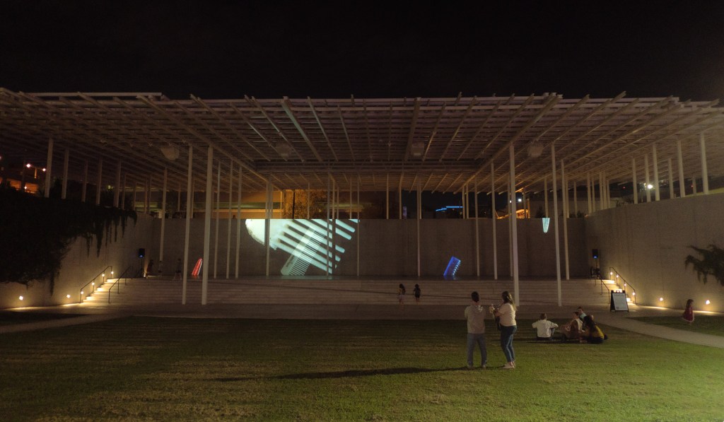 Fuji XF 18mm f2 sample image showing handheld night photography performance.