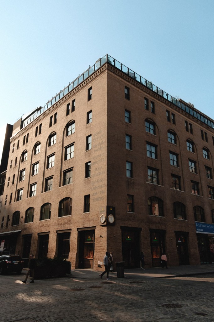 Fuji XF 18-55mm sample image showing building photography performance in NYC.