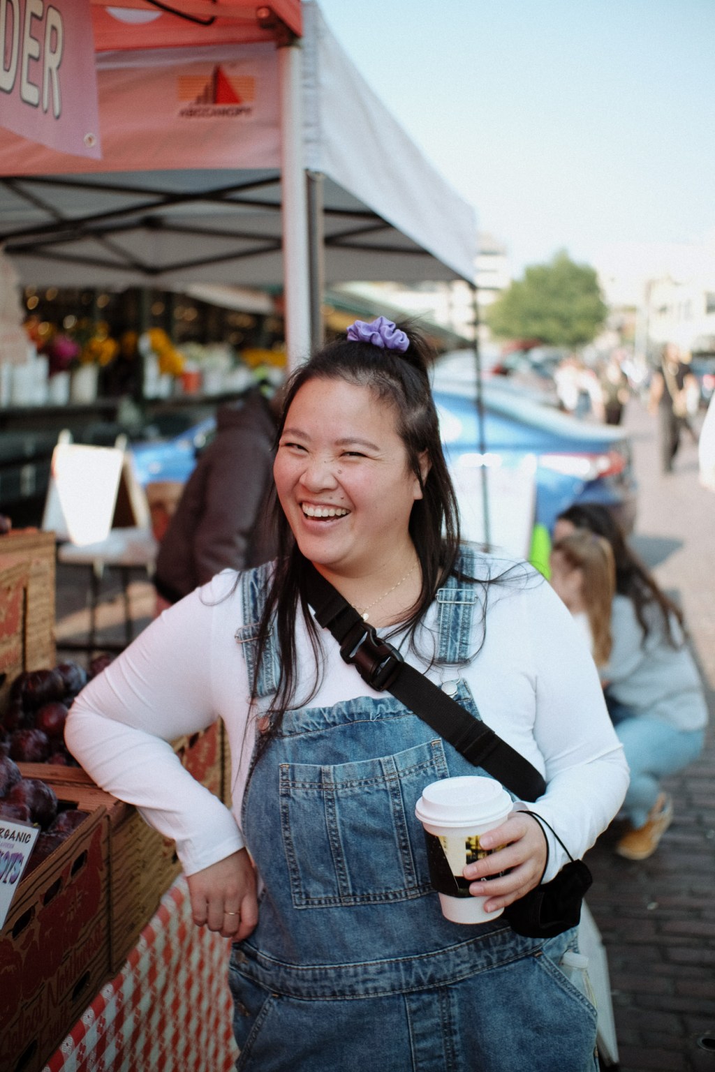 Natural light portrait in Pike Place Market using Fuji X-E2 + Meike 25mm f1.8 sample image setup.