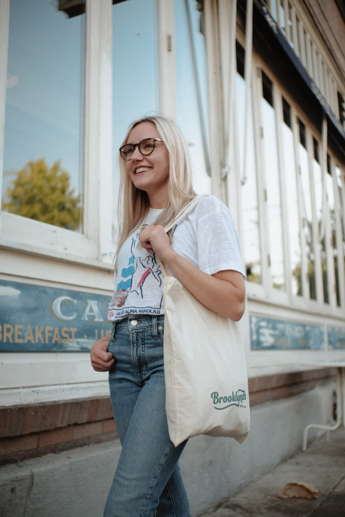 Urban portrait with natural light captured using Meike 25mm f1.8 manual lens.